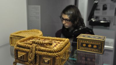 Tauschhandel in Zeiten des Terrors: Zierkörbe gegen Lebensmittel und Kleidungsstücke